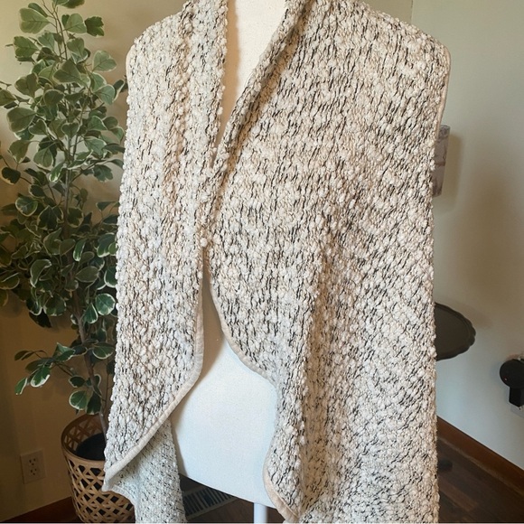 Altar’d State • Cream Bouclé Knit Open Front Vest Cardigan • Size Small - Picture 2 of 7